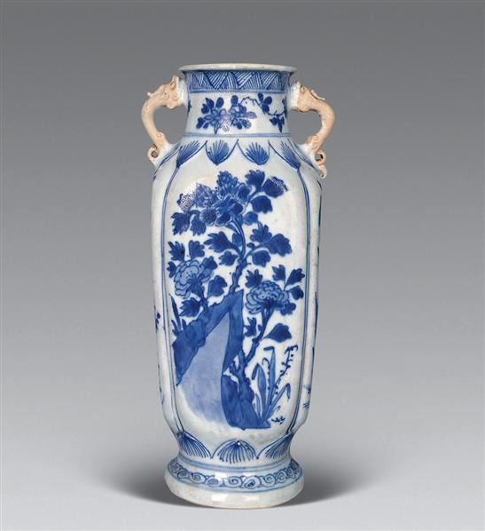 清康熙 青花花卉双龙耳方瓶 -  - 瓷器工艺品(一) - 2006年第3期嘉德四季拍卖会 -收藏网