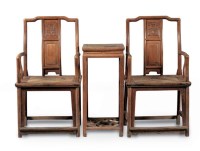 明 黄杨木官帽椅两椅一几 -  - 明清古典家具 - 2007春拍瓷器雅玩家具拍卖 -收藏网
