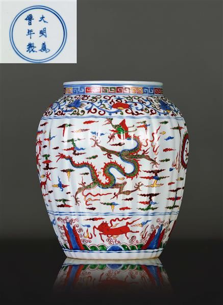 圈足,足底有"图片