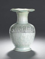 A LARGE， BRIGHT BLUE CARVED‘QINGBAI’BALUSTER VASE -  - 中国瓷器工艺品 - 2011春季拍卖会 -收藏网