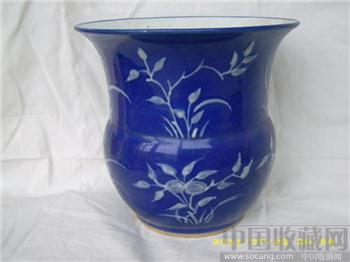 清中期蓝釉堆白花卉纹特大渣斗-收藏网