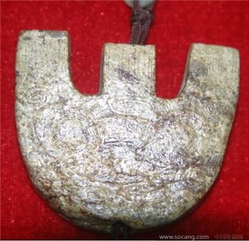 良渚文化山形佩，长6CM宽4.5CM-收藏网