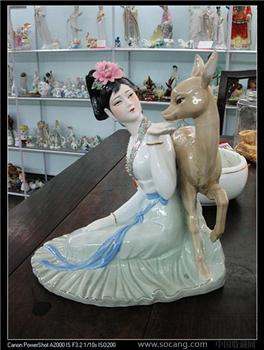 中国陶瓷艺术大师陈钟鸣（已故）文革作品《鹿和少女》-收藏网