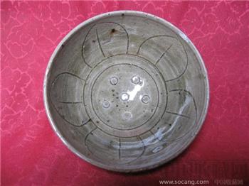 青釉刻莲瓣纹碗-收藏网