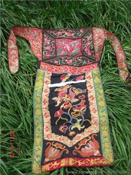 苗族传统老绣背带-收藏网