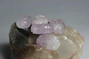紫水晶刻花“万福”背云 -收藏网
