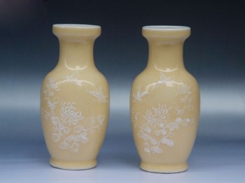 建国瓷厂黄釉堆白花赏瓶一对 -收藏网
