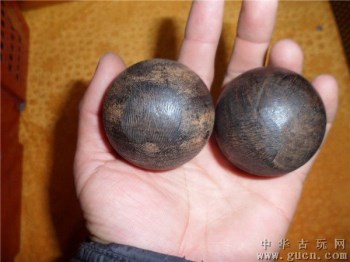 天然印尼加里曼丹精品沉香木雕圆润手把件保健球一对-收藏网