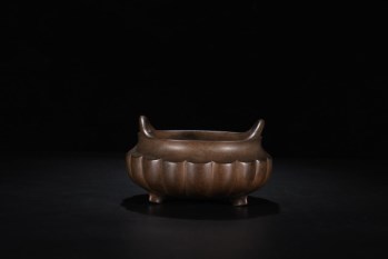 旧藏：铜制宣德款-三足奇形香炉-收藏网