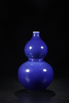 清代，“大清乾隆年制”款蓝釉葫芦瓶-收藏网
